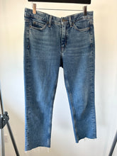 Load image into Gallery viewer, MIH Blue Daily Crop Jeans, Size 27
