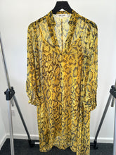 Load image into Gallery viewer, DVF Yellow Snakeskin dress, Size Medium
