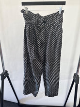 Load image into Gallery viewer, Masscob Black Silk cropped trousers, Size 34
