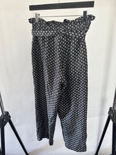 Load image into Gallery viewer, Masscob Black Silk cropped trousers, Size 34
