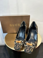 Load image into Gallery viewer, Gucci black vintage monogram pump heels, Size 38.5
