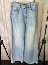 Load image into Gallery viewer, Me + Em Blue Wide legged washed jeans, Size 29
