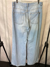 Load image into Gallery viewer, Me + Em Blue Wide legged washed jeans, Size 29
