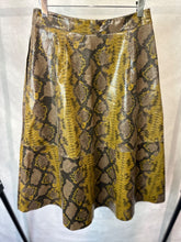 Load image into Gallery viewer, zara multicoloured faux snakeskin skirt, Size medium
