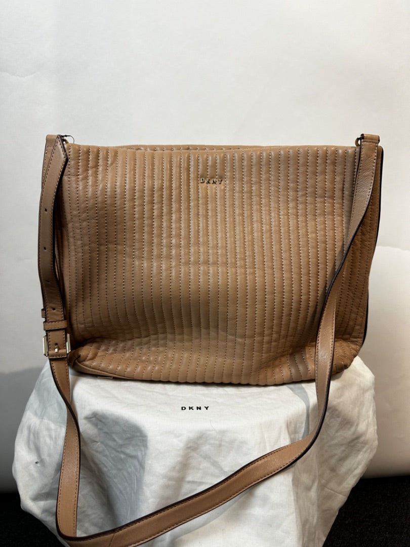 DKNY taupe Ribbed tote bag Size Matisa Market