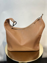 Load image into Gallery viewer, Longchamp tan leather hobo shoulder bag, Size
