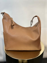 Load image into Gallery viewer, Longchamp tan leather hobo shoulder bag, Size
