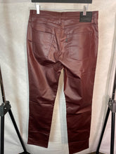 Load image into Gallery viewer, levis burgundy Waxed high rise jeans, Size 31
