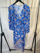 Load image into Gallery viewer, zara blue floral wrap dress, Size large
