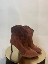 Load image into Gallery viewer, BASH tan Caitlin ankle boots, Size 38
