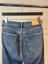 Load image into Gallery viewer, Citizens of Humanity blue Charlotte straight leg jeans, Size 25
