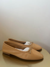 Load image into Gallery viewer, zara camel ballet flats, Size 41
