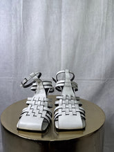 Load image into Gallery viewer, Zara White Woven sandals, Size 39
